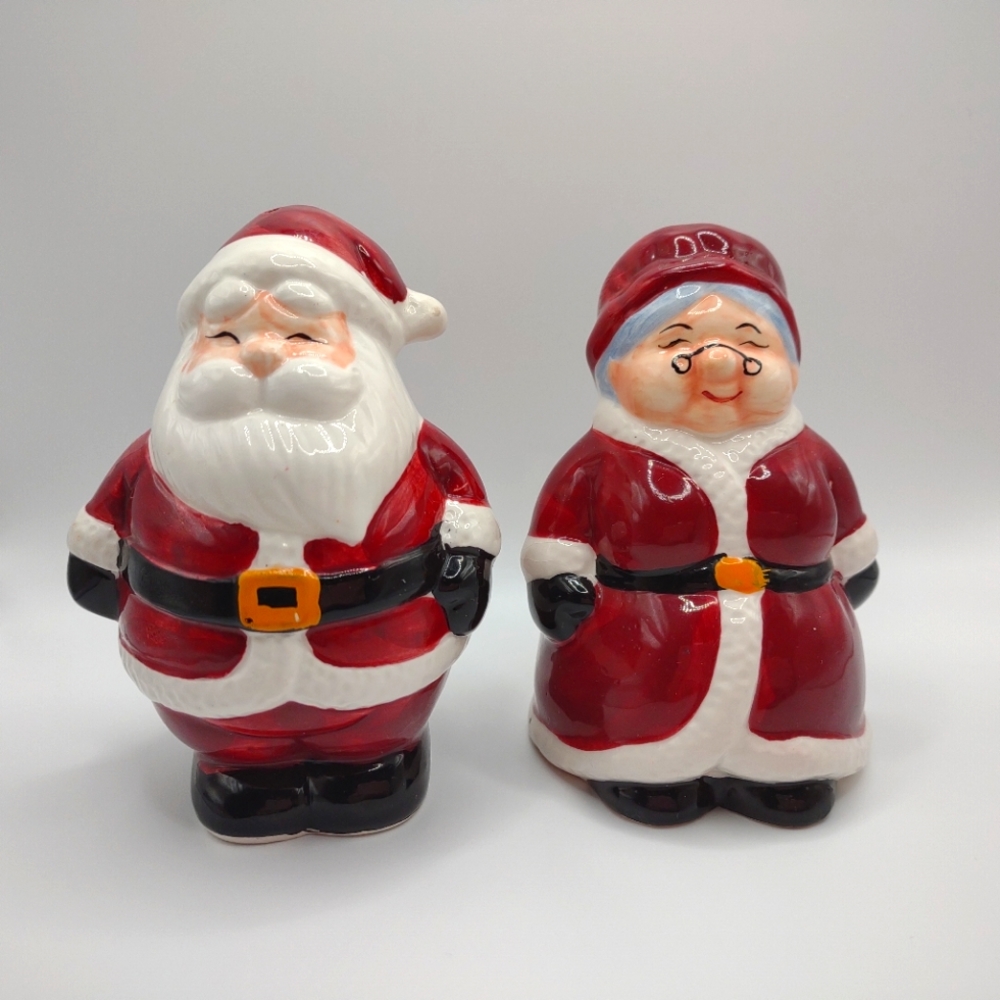 🎄Vtg 2001 Publix Collectables Mr & Mrs Clause Porcelain Salt & Pepper Sha…